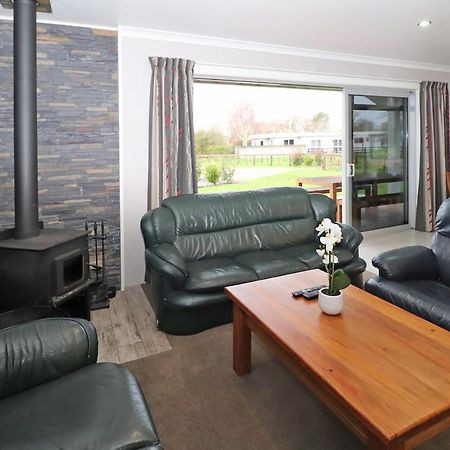 Country Living On Raynes Road Villa Hamilton Bagian luar foto