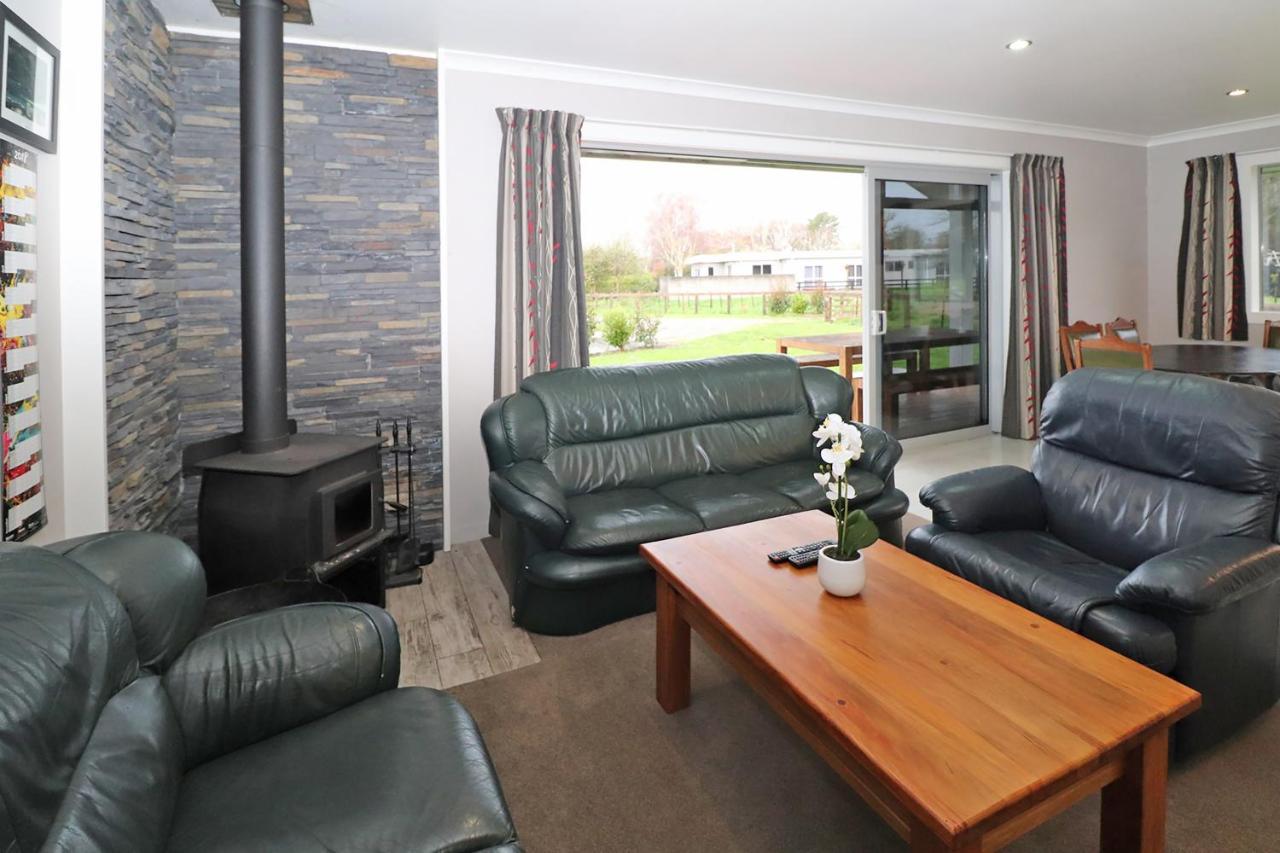 Country Living On Raynes Road Villa Hamilton Bagian luar foto