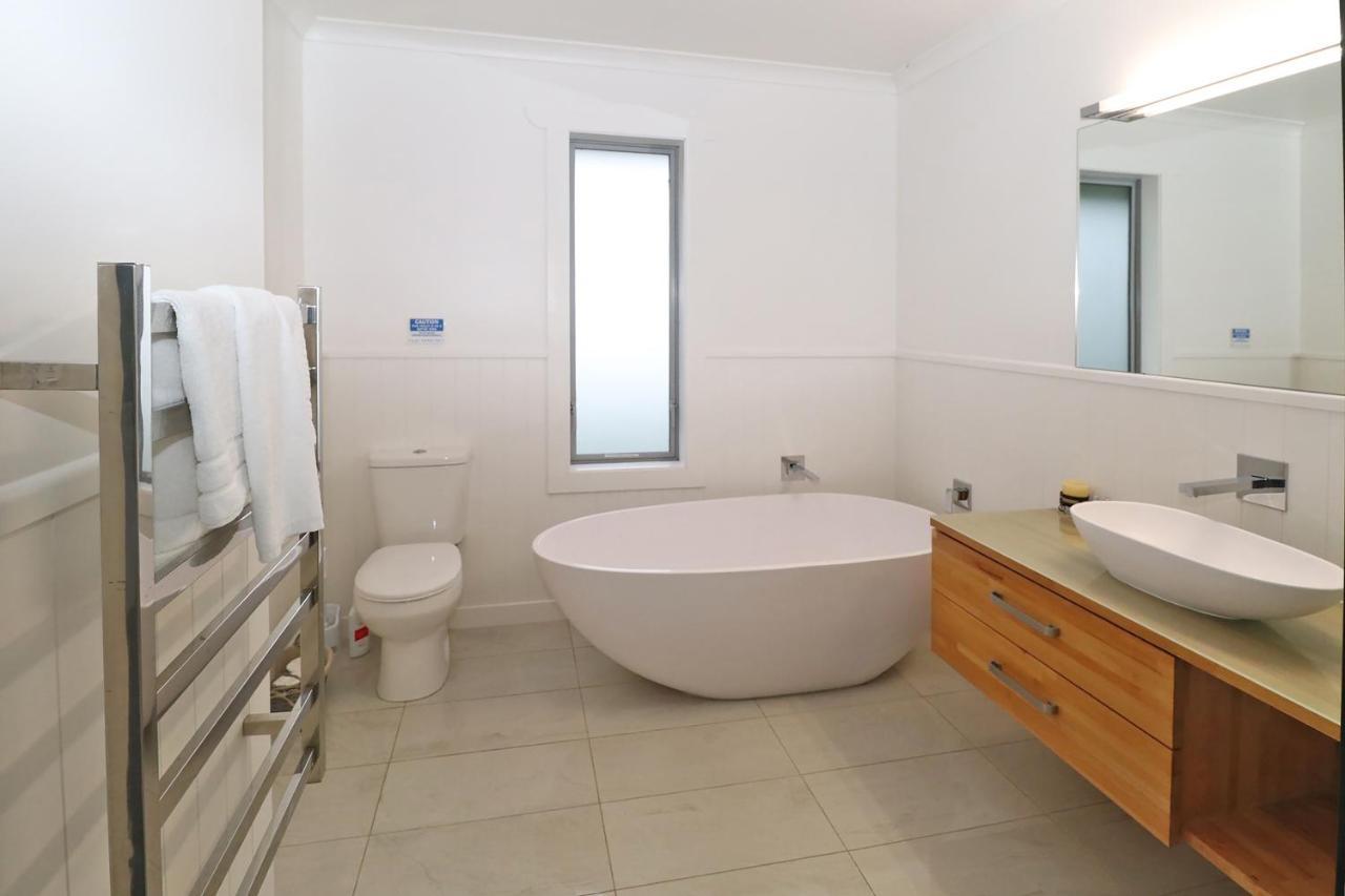 Country Living On Raynes Road Villa Hamilton Bagian luar foto