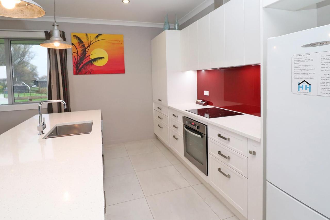 Country Living On Raynes Road Villa Hamilton Bagian luar foto