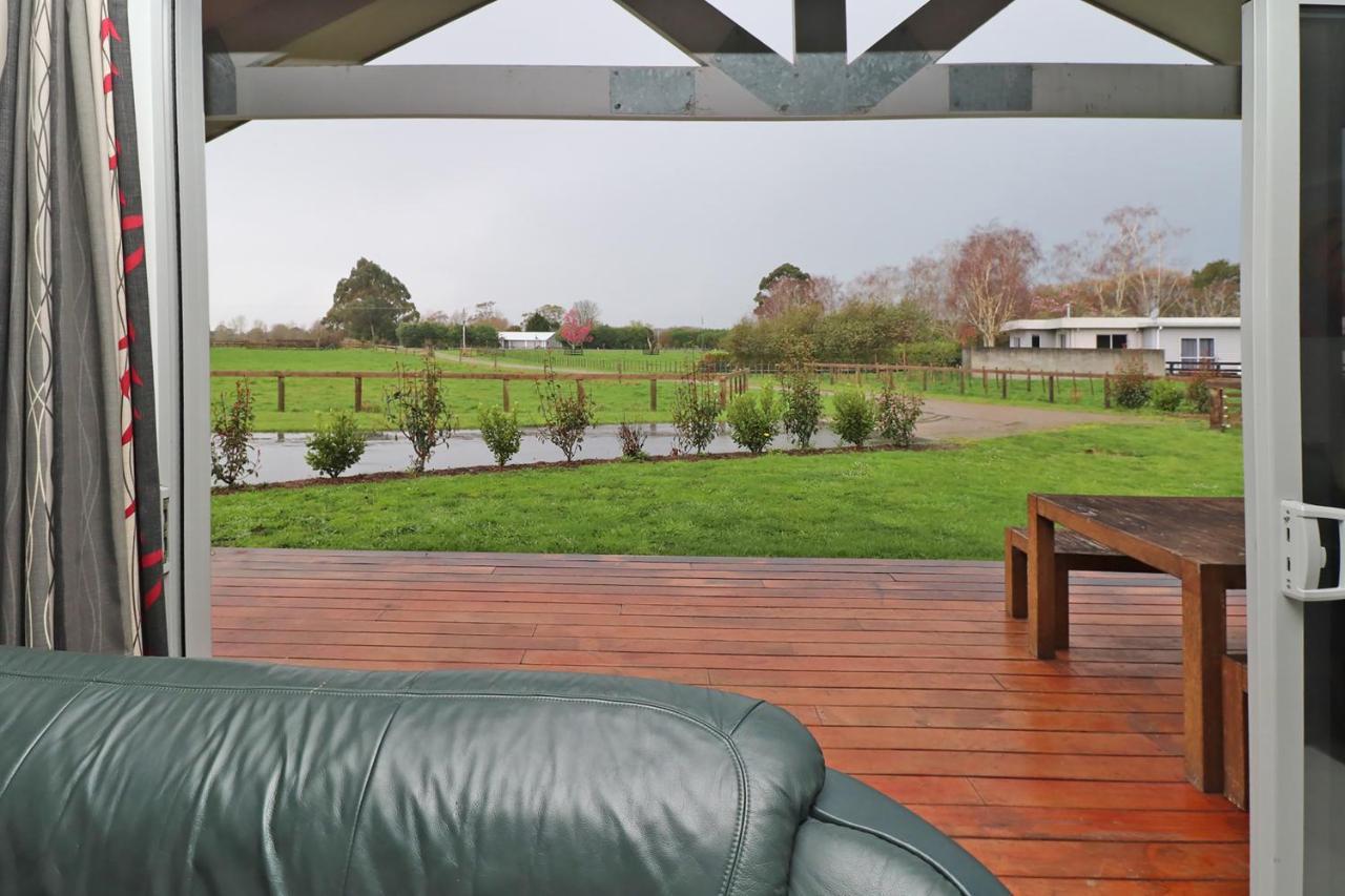 Country Living On Raynes Road Villa Hamilton Bagian luar foto