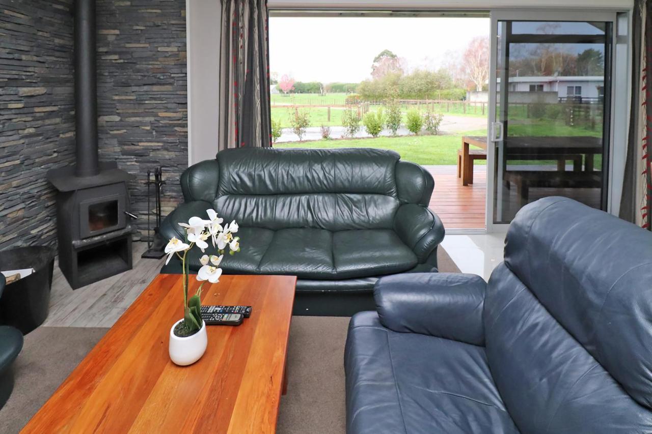 Country Living On Raynes Road Villa Hamilton Bagian luar foto