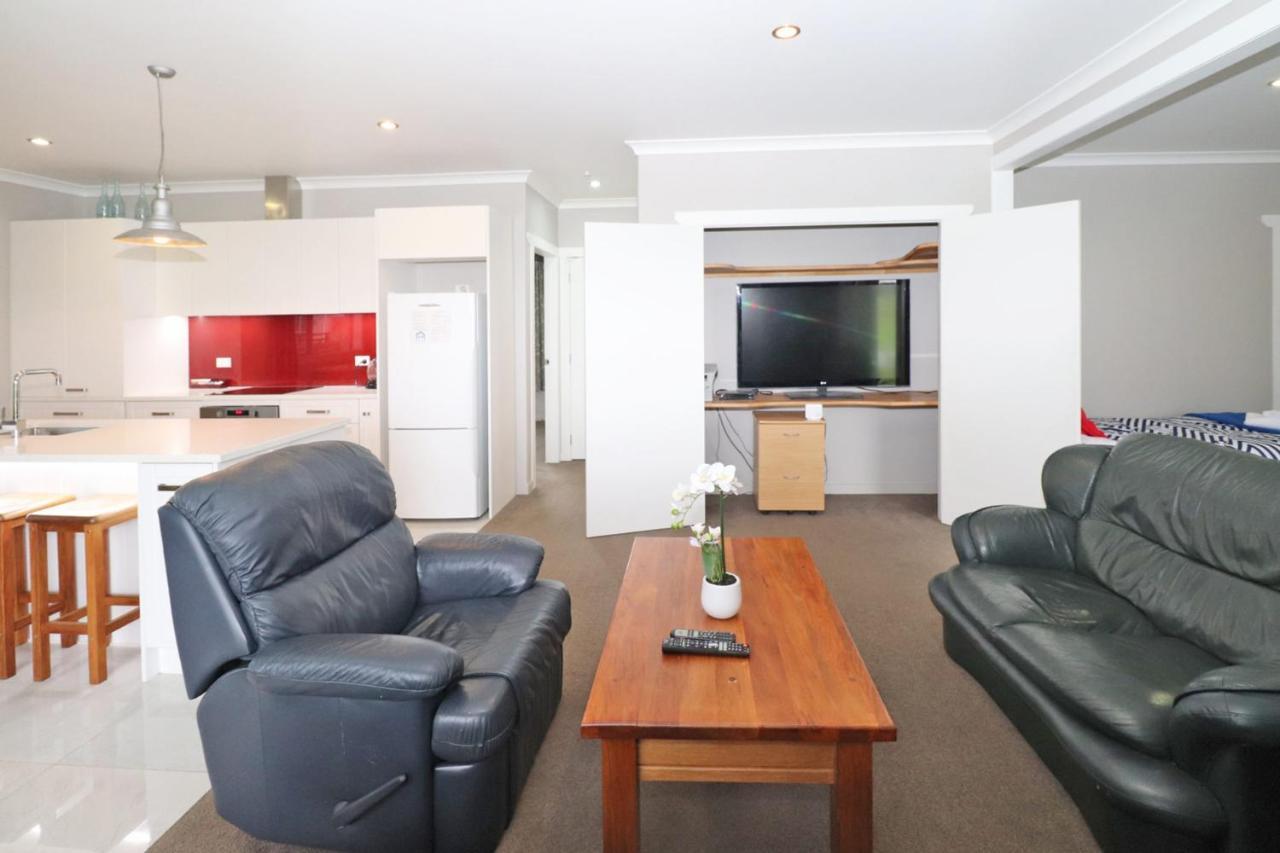 Country Living On Raynes Road Villa Hamilton Bagian luar foto